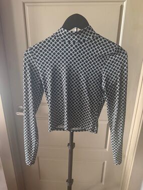 Black & White Printed Long-Sleeve Women's Top